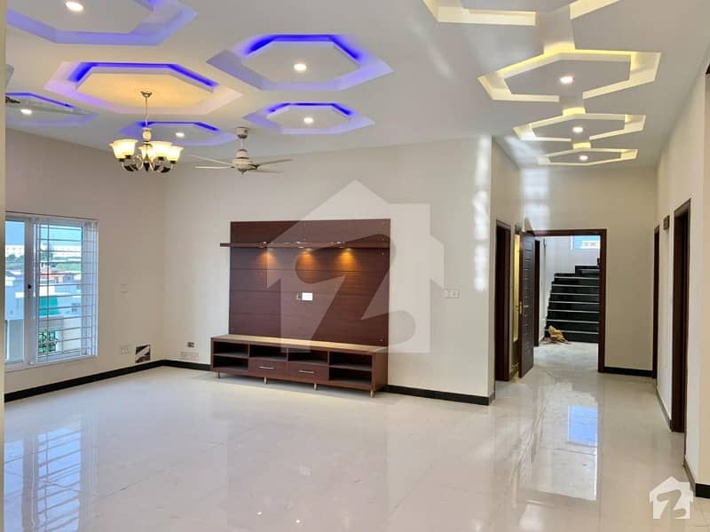 1 Kanal Brand New Luxurious Upper Portion Corner House For Rent