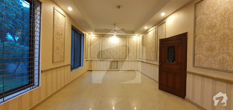 ماڈل ٹاؤن ۔ بلاک پی ماڈل ٹاؤن لاہور میں 5 کمروں کا 1 کنال مکان 1.7 لاکھ میں کرایہ پر دستیاب ہے۔