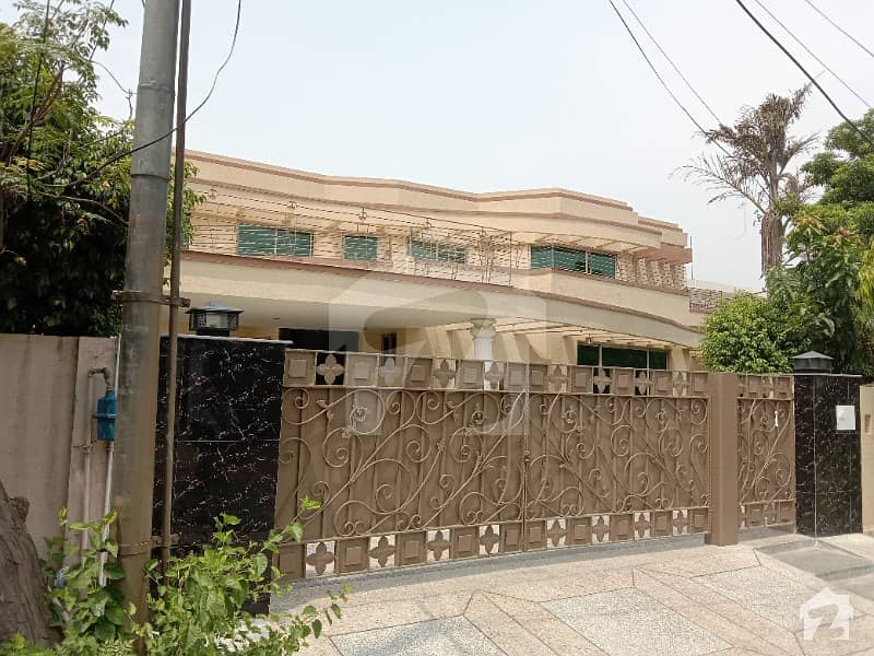 Two Kanal Furnished Bungalow For Sale Near Park Commercial