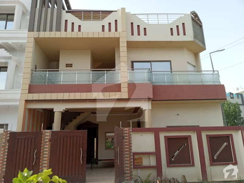 نیو ڈیفنس ویو ہاؤسنگ سکیم جام پور روڈ ڈیرہ غازی خان میں 6 کمروں کا 5 مرلہ مکان 1.9 کروڑ میں برائے فروخت۔