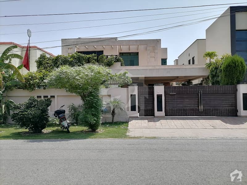 Dha Phase 4   One Kanal Slightly Used Excellent Bungalow Wits Ac's Prime Location