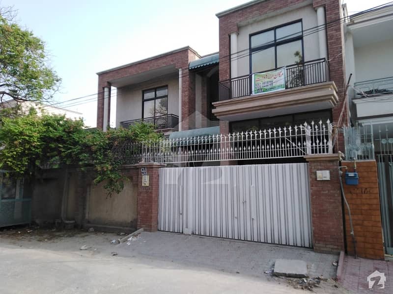 Ideal 10 Marla House has landed on market in Khayaban-e-Sadiq, Sargodha