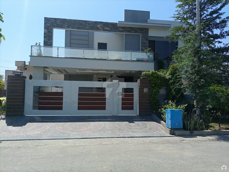 This Is Your Chance To Buy House In DC Colony Gujranwala