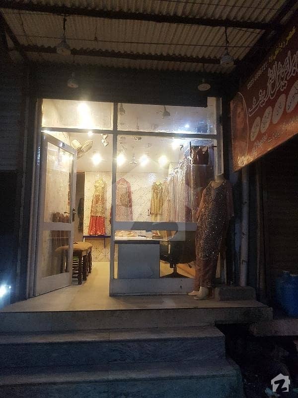 بانو بازار فیصل آباد میں 4 مرلہ دکان 12.5 لاکھ میں برائے فروخت۔