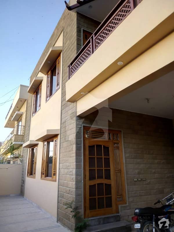 ڈی ایچ اے فیز 4 ڈی ایچ اے کراچی میں 5 کمروں کا 12 مرلہ مکان 7.5 کروڑ میں برائے فروخت۔