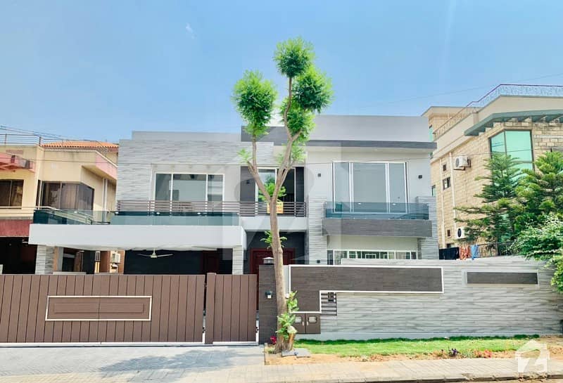 Top Highted  Luxurious 1 Kanal Bungalow For Sale Dha Phase 2