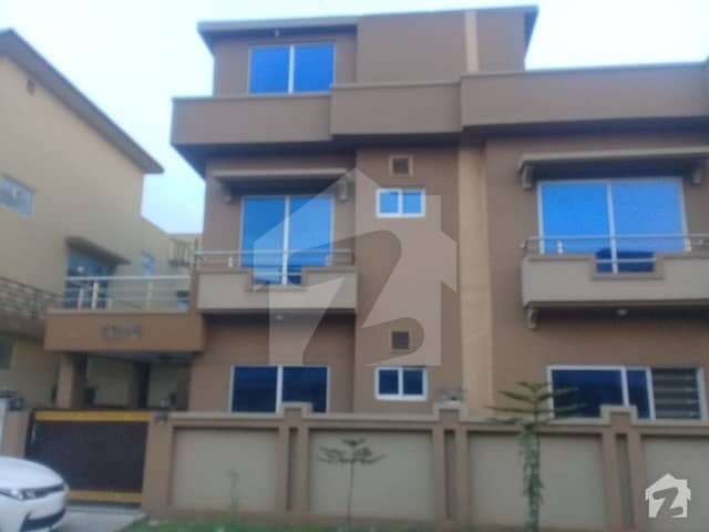 Available For Sale 12 Marla House Corner Double Gate