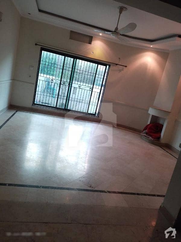 ڈی ایچ اے فیز 4 - بلاک ڈبل جی فیز 4 ڈیفنس (ڈی ایچ اے) لاہور میں 4 کمروں کا 10 مرلہ مکان 2.65 کروڑ میں برائے فروخت۔