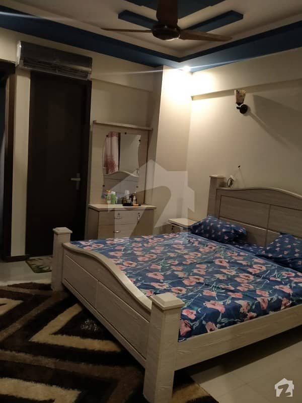 کلفٹن ۔ بلاک 1 کلفٹن کراچی میں 3 کمروں کا 7 مرلہ فلیٹ 2.6 کروڑ میں برائے فروخت۔