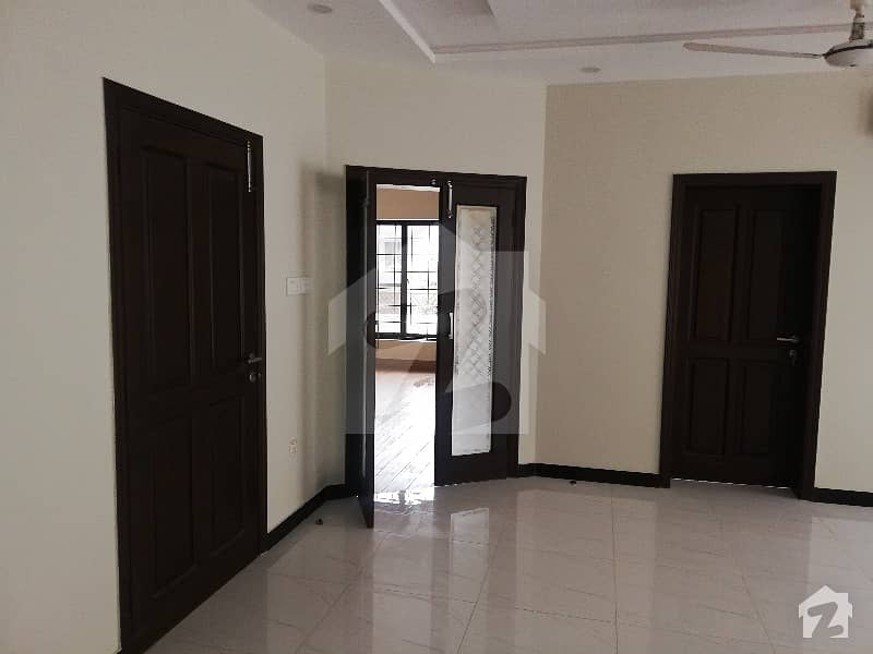 6 Bedrooms 555 Sq Yards Double Storey Beautiful House Is For Sale