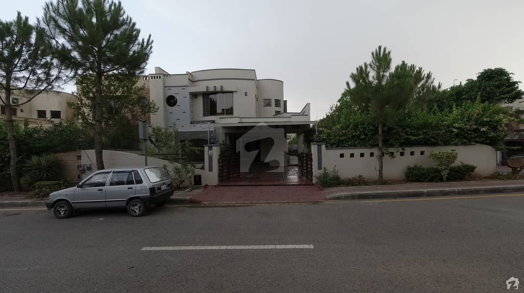بحریہ ٹاؤن ۔ سفاری ولاز بحریہ ٹاؤن راولپنڈی راولپنڈی میں 4 کمروں کا 1 کنال مکان 5 کروڑ میں برائے فروخت۔