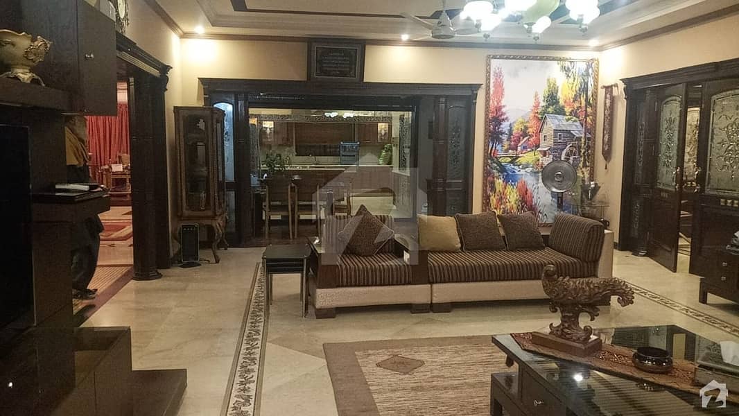 فورٹ روڈ کینٹ پشاور میں 6 کمروں کا 2 کنال مکان 25 کروڑ میں برائے فروخت۔