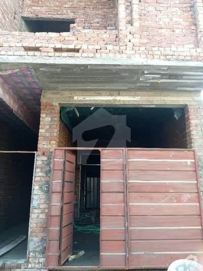 سوڈیوال کوارٹرز ملتان روڈ لاہور میں 3 کمروں کا 2 مرلہ مکان 70 لاکھ میں برائے فروخت۔