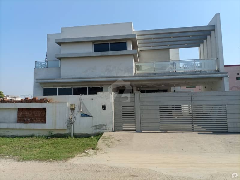 A Stunning House Is Up For Grabs In DC Colony Gujranwala