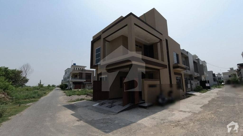 فارمانئیٹس ہاؤسنگ سکیم لاہور میں 3 کمروں کا 4 مرلہ مکان 85 لاکھ میں برائے فروخت۔