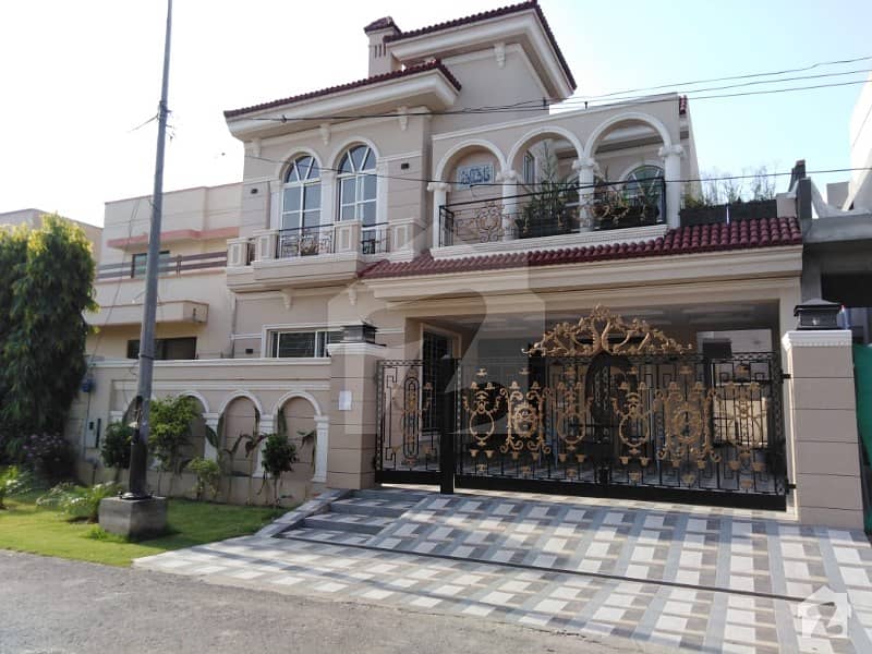 10 Marla Spanish Luxury Bungalow For Sale Near Park Commercial