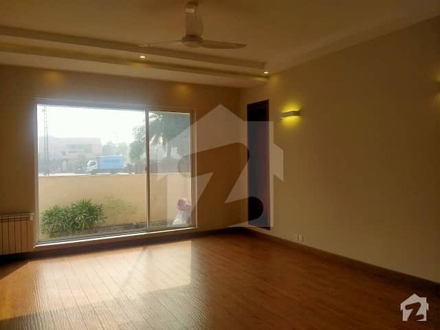 1 KANAL BEAUTIFUL HOUSE IDEAL FOR OFFICE FOR RENT