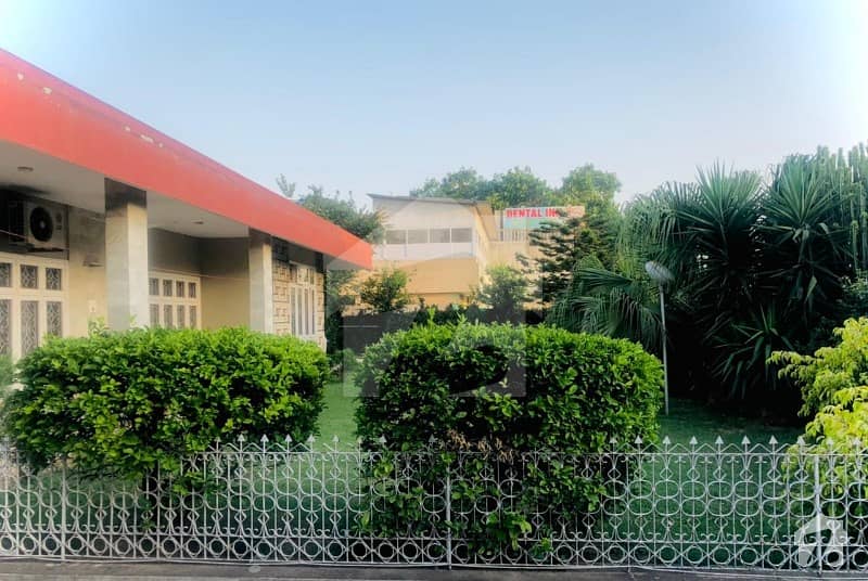 چکلالہ سکیم راولپنڈی میں 5 کمروں کا 2 کنال مکان 8.5 کروڑ میں برائے فروخت۔
