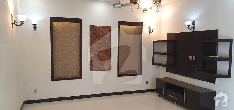 بحریہ ٹاؤن سیکٹر سی بحریہ ٹاؤن لاہور میں 5 کمروں کا 10 مرلہ مکان 80 ہزار میں کرایہ پر دستیاب ہے۔