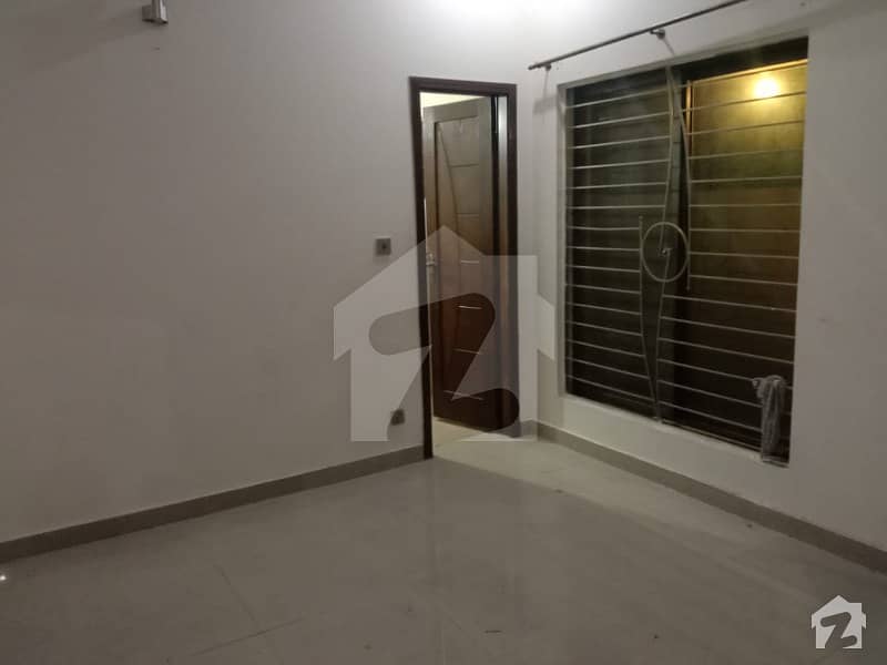 10 Marla Used House Is Available For Sale In Ex Air Avenue DHA Phase 8