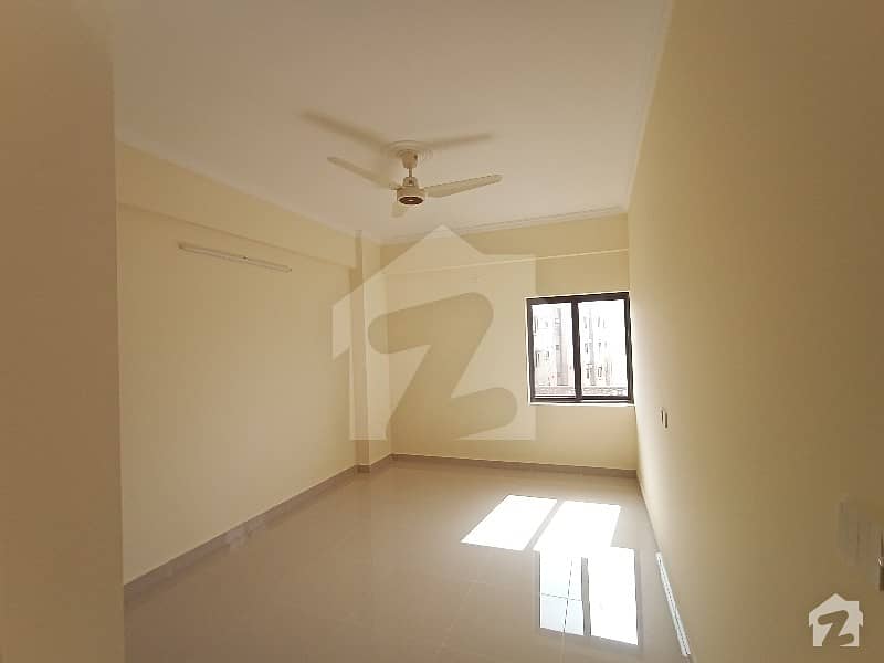 1600  Square Feet Flat For Sale In G-11