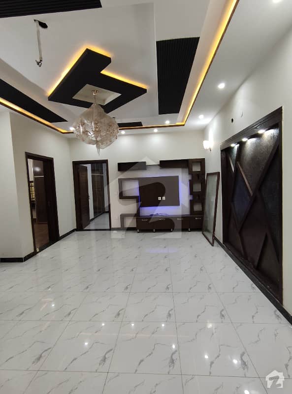 ایل ڈی اے ایوینیو ۔ بلاک جے ایل ڈی اے ایوینیو لاہور میں 6 کمروں کا 10 مرلہ مکان 1.8 کروڑ میں برائے فروخت۔