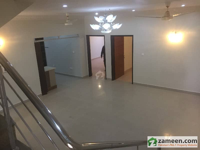 نیوی ہاؤسنگ سکیم کارساز - فیز 1 نیوی ہاؤسنگ سکیم کارساز کراچی میں 5 کمروں کا 14 مرلہ مکان 9.7 کروڑ میں برائے فروخت۔
