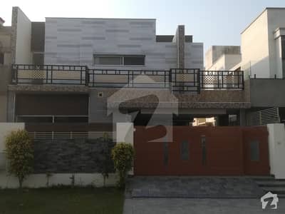 10 Marla Luxury bungalow For Sale Near Park Commercial 10 Marla Luxury bungalow For Sale Near Park Commercial