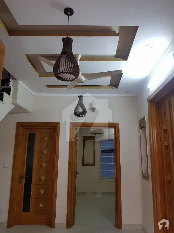 میسرائل روڈ راولپنڈی میں 6 کمروں کا 6 مرلہ مکان 45 ہزار میں کرایہ پر دستیاب ہے۔
