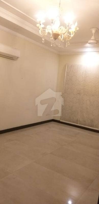 ماڈل ٹاؤن ۔ بلاک ڈی ماڈل ٹاؤن لاہور میں 5 کمروں کا 1 کنال مکان 5.5 کروڑ میں برائے فروخت۔