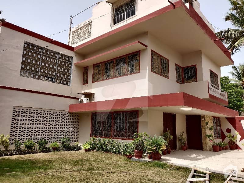 فردوس کالونی لیاقت آباد کراچی میں 12 کمروں کا 2 کنال مکان 12 کروڑ میں برائے فروخت۔