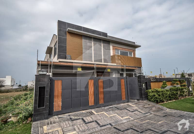 1 Kanal Brand New Outstanding Artistic Bungalow