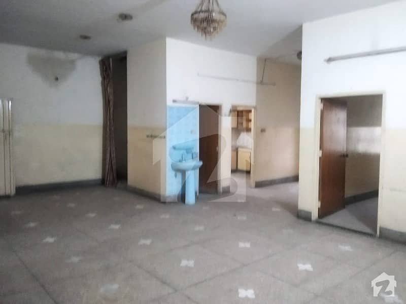 Highly-Desirable 1575  Square Feet Upper Portion Available In Allama Iqbal Town