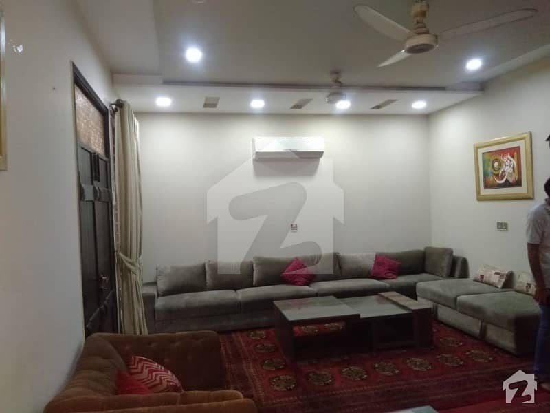 شادمان لاہور میں 4 کمروں کا 8 مرلہ مکان 1.1 لاکھ میں کرایہ پر دستیاب ہے۔