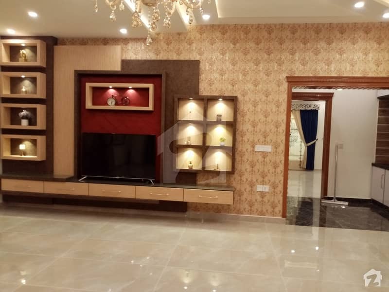 2 Kanal House For Sale In DC Colony