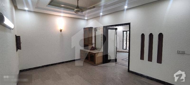 فیصل ٹاؤن ۔ بلاک ڈی فیصل ٹاؤن لاہور میں 4 کمروں کا 8 مرلہ مکان 75 ہزار میں کرایہ پر دستیاب ہے۔