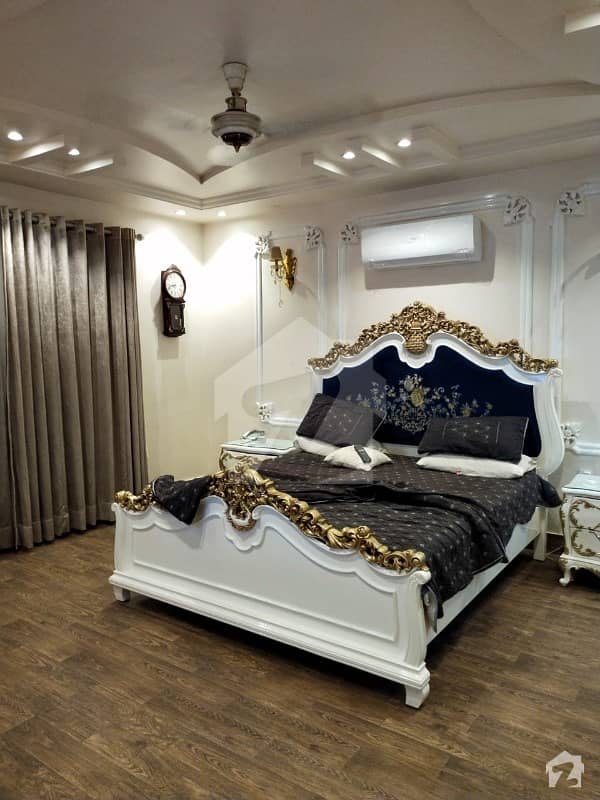 گلستان کالونی نمبر 2 فیصل آباد میں 5 کمروں کا 10 مرلہ مکان 2.4 کروڑ میں برائے فروخت۔