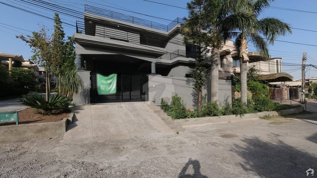 گلریز ہاؤسنگ سوسائٹی فیز 3 گلریز ہاؤسنگ سکیم راولپنڈی میں 6 کمروں کا 12 مرلہ مکان 2.7 کروڑ میں برائے فروخت۔