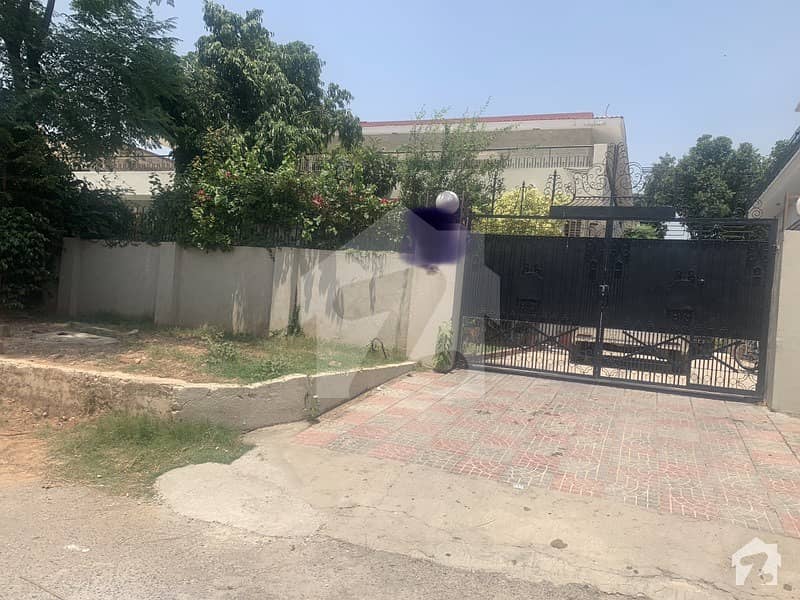 ایف ۔ 10 مرکز ایف ۔ 10 اسلام آباد میں 10 کمروں کا 2.04 کنال مکان 16 کروڑ میں برائے فروخت۔ ایف ۔ 10 مرکز ایف ۔ 10 اسلام آباد میں 10 کمروں کا 2.04 کنال مکان 16 کروڑ میں برائے فروخت۔