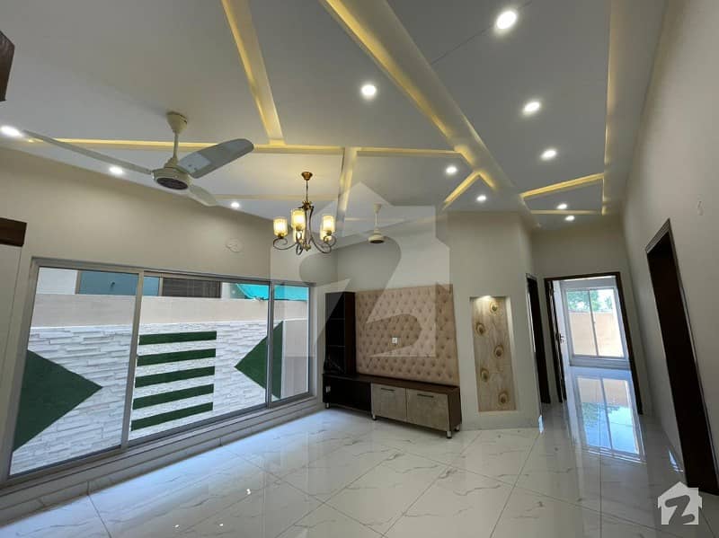 لیک سٹی ۔ سیکٹر ایم ۔ 2اے لیک سٹی رائیونڈ روڈ لاہور میں 6 کمروں کا 10 مرلہ مکان 3 کروڑ میں برائے فروخت۔