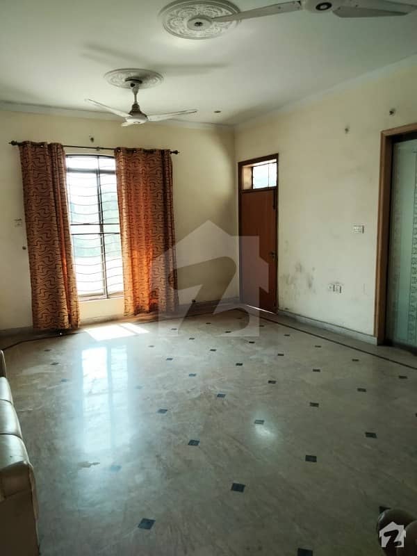10 Marla Beautiful House For Sale 10 Marla Beautiful House For Sale