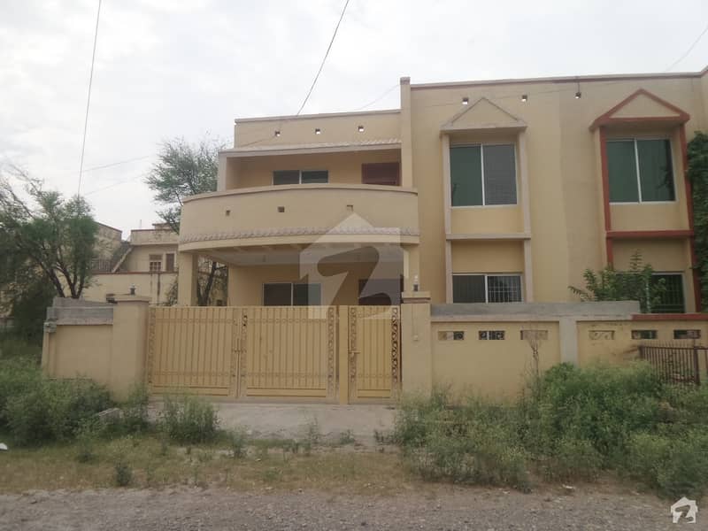 In DHA Defence House Sized 8 Marla For Sale