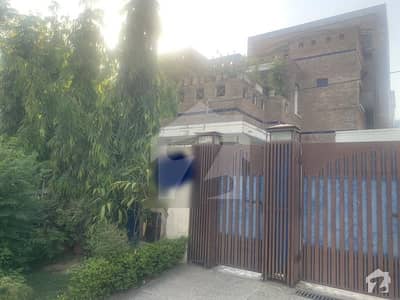 ایف ۔ 11 مرکز ایف ۔ 11 اسلام آباد میں 7 کمروں کا 1 کنال مکان 8.5 کروڑ میں برائے فروخت۔ ایف ۔ 11 مرکز ایف ۔ 11 اسلام آباد میں 7 کمروں کا 1 کنال مکان 8.5 کروڑ میں برائے فروخت۔