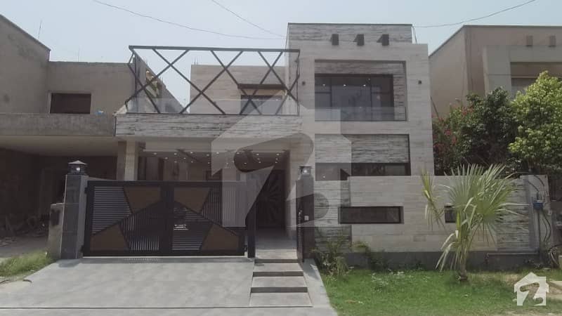 ڈیوائن گارڈنز ۔ بلاک ڈی ڈیوائن گارڈنز لاہور میں 4 کمروں کا 12 مرلہ مکان 3.3 کروڑ میں برائے فروخت۔
