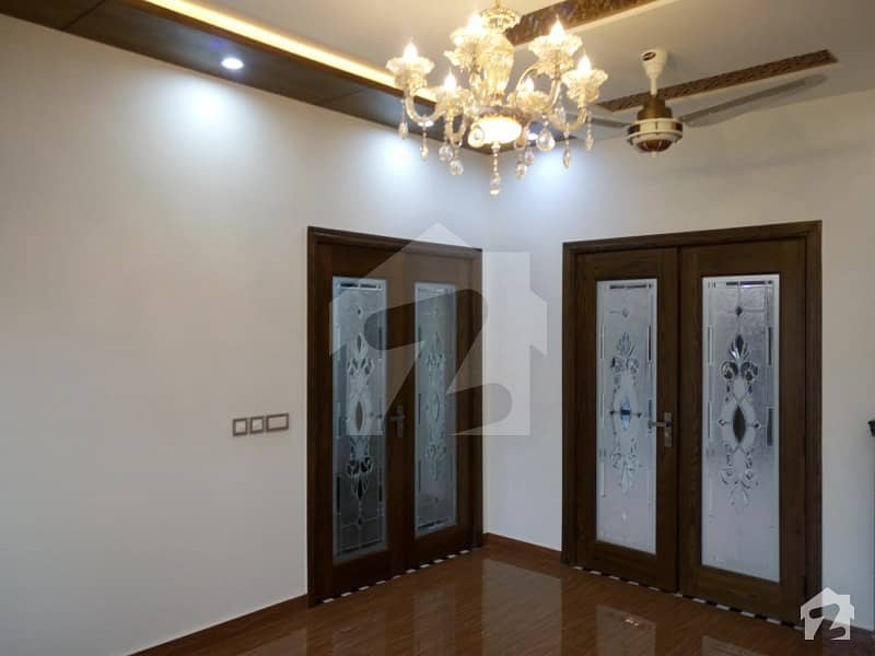 Fair-Priced 20 Marla House Available In Chinar Bagh