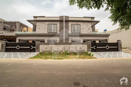 10 Marla Pair Ultra Modern Designer House 5 Bed Double Unit Hot Location Solid Construction 10 Marla Pair Ultra Modern Designer House 5 Bed Double Unit Hot Location Solid Construction