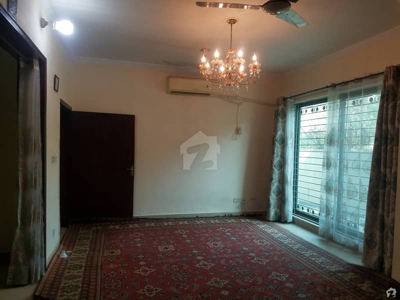 Highly-Desirable 10 Marla House Available In Punjab Govt Employees Society