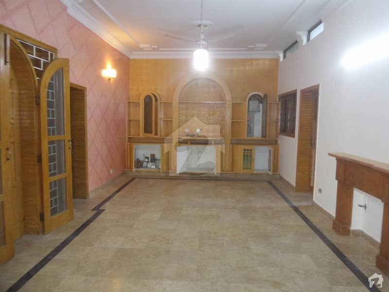 Khayaban-e-Tanveer House Sized 10 Marla