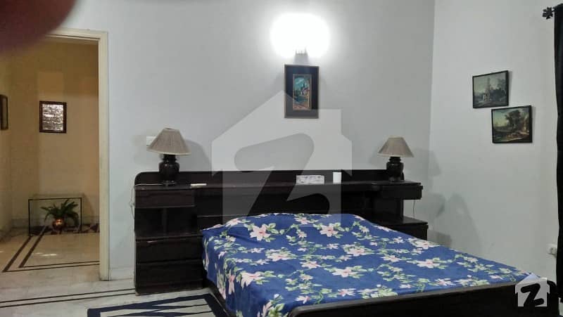 Beautiful 1 Bedroom Available In Lahore For Girls Only