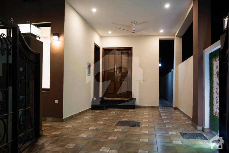 بحریہ ٹاؤن عمر بلاک بحریہ ٹاؤن سیکٹر B بحریہ ٹاؤن لاہور میں 5 کمروں کا 8 مرلہ مکان 1.9 کروڑ میں برائے فروخت۔